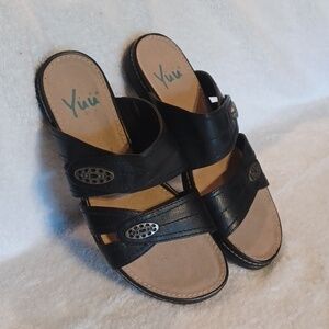 Yuu sandals women's size 8 black slip on shoes